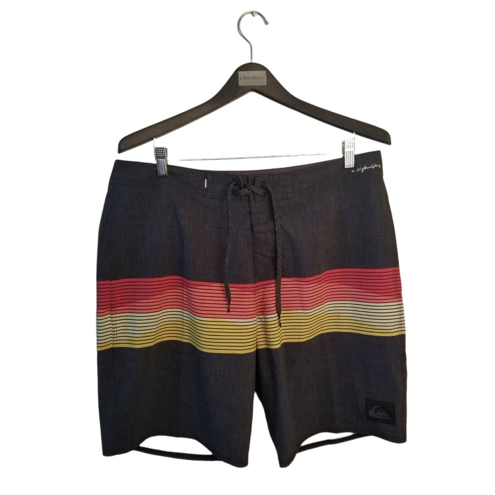 Quiksilver Highline board short Men's sz 36, inseam 9.5 inches  19 in length